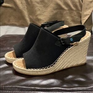 TOMS wedges size 10